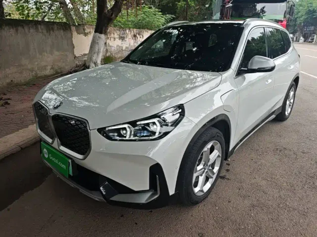 Фотография автомобиля — BMW iX1