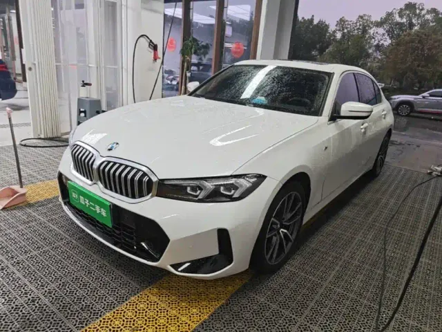 Фотография автомобиля — BMW 3 Series