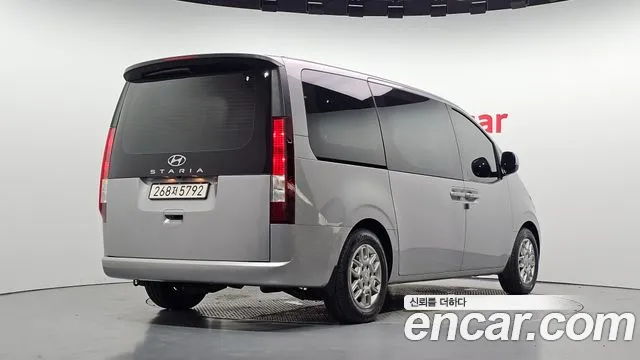 Фотография автомобиля — Hyundai Staria