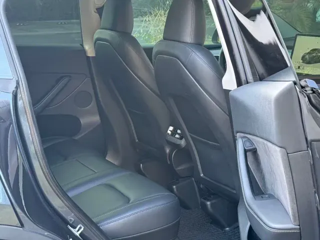 Tesla Model Y — Фото автомобиля 9