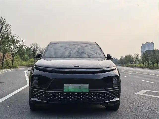 Li Auto L6 — Фото автомобиля 2