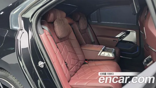 BMW 7 Series G70 — Фото автомобиля 17