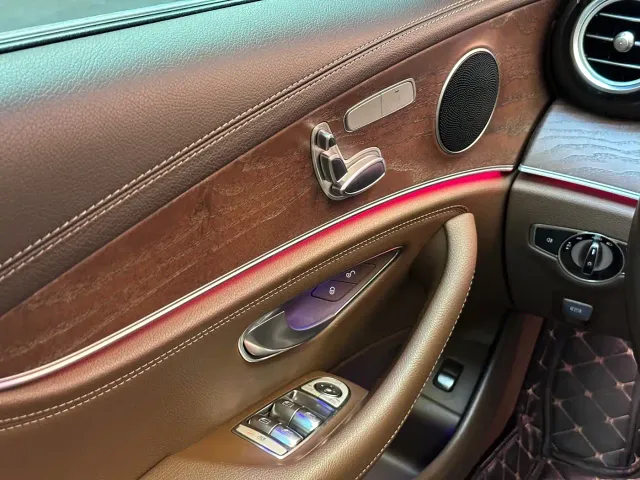 Mercedes-Benz E-Class — Фото автомобиля 11