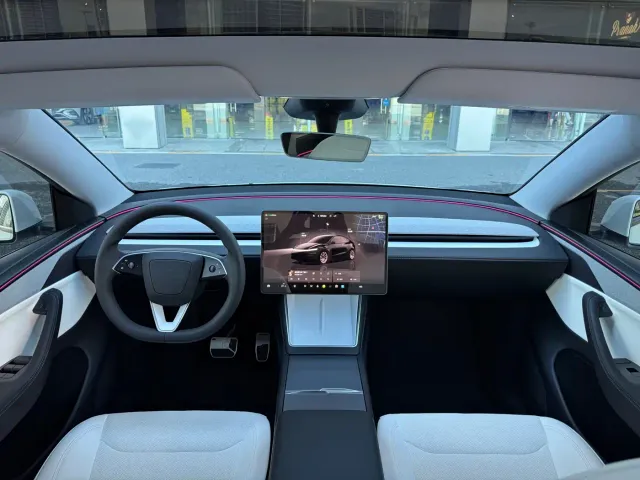 Tesla Model Y — Фото автомобиля 15