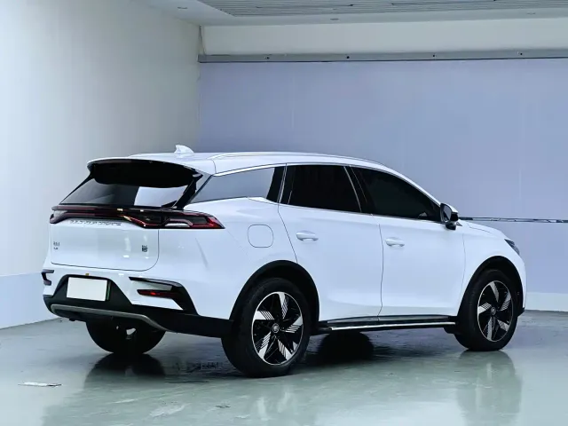 BYD Tang — Фото автомобиля 6