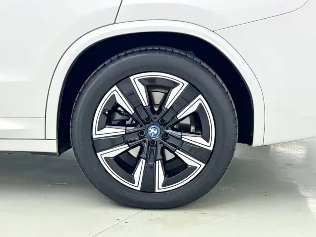 BMW iX3 — Фото автомобиля 7
