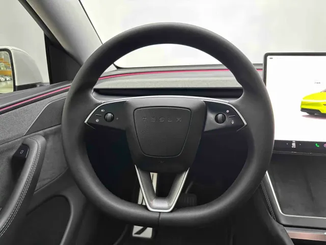 Tesla Model Y — Фото автомобиля 12