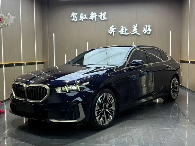 Фотография автомобиля — BMW 5 Series