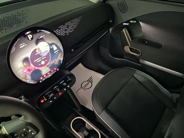MINI Electric MINI ACEMAN — Фото автомобиля 11