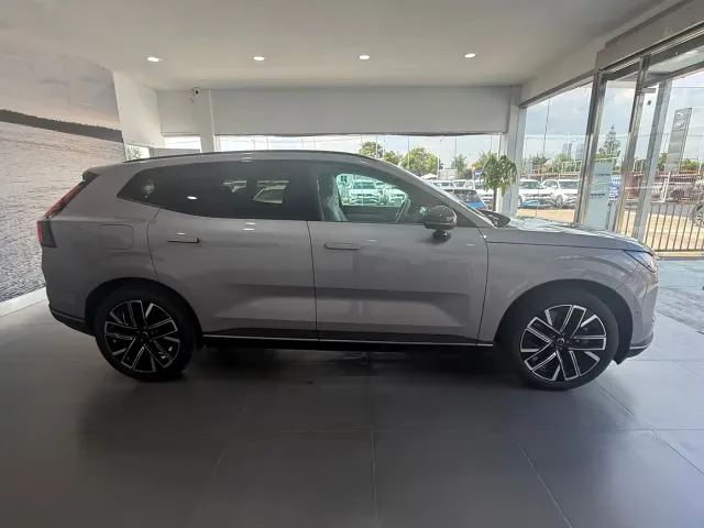 Volvo XC70 Plug-in Hybrid — Фото автомобиля 11