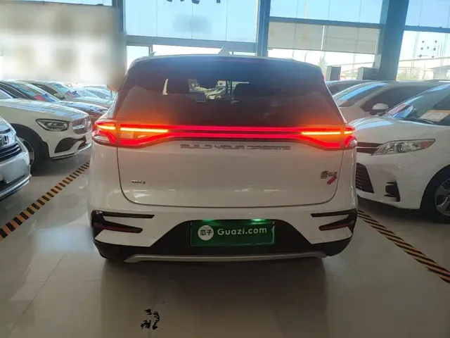 BYD Tang — Фото автомобиля 5