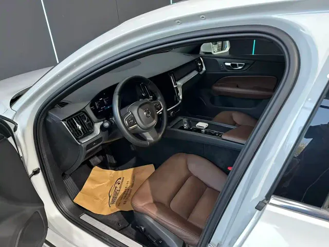 Volvo S60 — Фото автомобиля 10