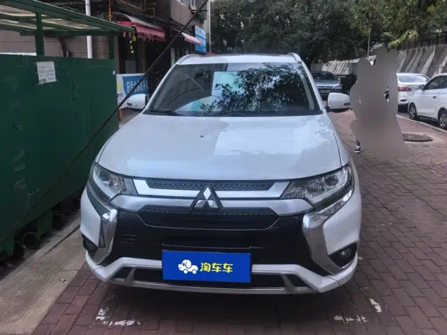 Mitsubishi Outlander — Фото автомобиля 2