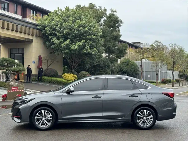 Changan Eado — Фото автомобиля 13