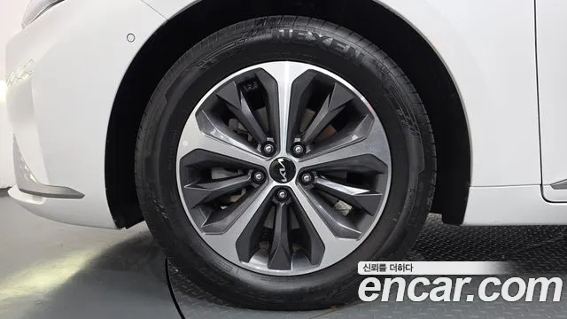 Kia K8 K8 Hybrid — Фото автомобиля 5