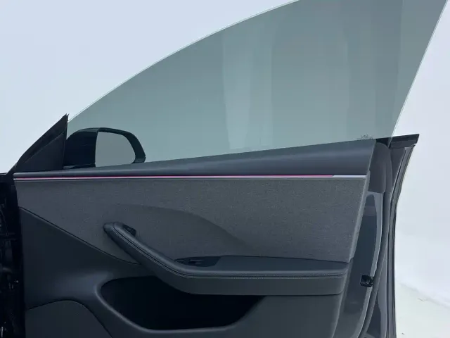 Tesla Model 3 — Фото автомобиля 28