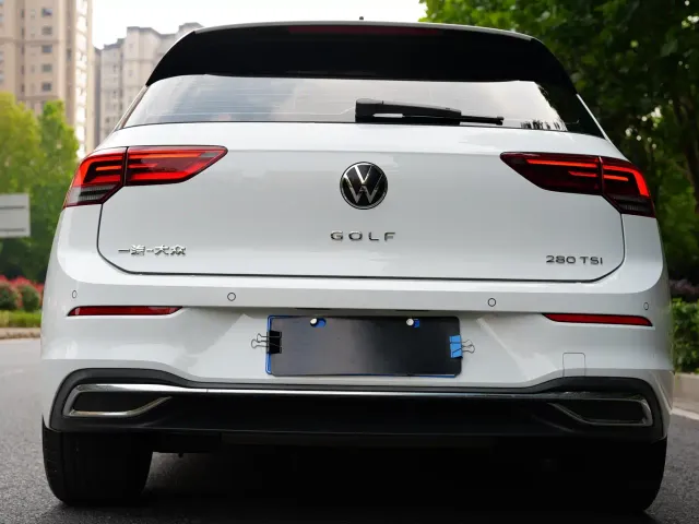 Volkswagen Golf — Фото автомобиля 11