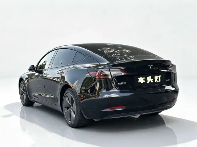 Tesla Model 3 — Фото автомобиля 6