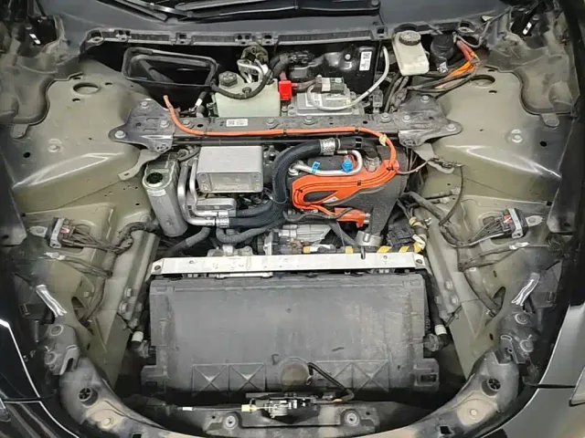 Tesla Model 3 — Фото автомобиля 15