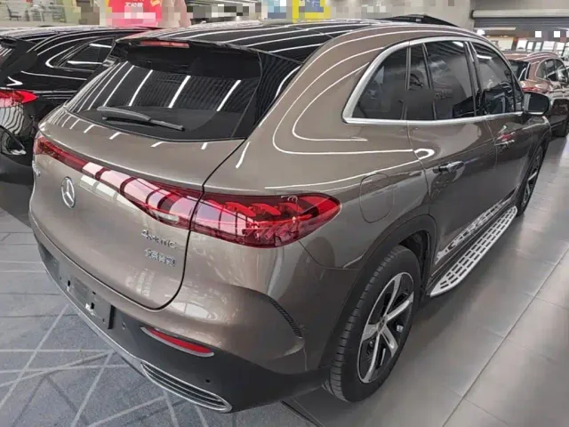 Mercedes-Benz EQE SUV — Фото автомобиля 6