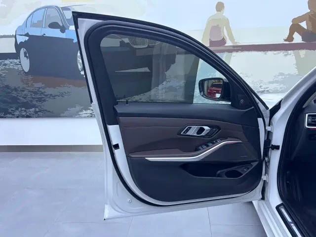 BMW 3 Series — Фото автомобиля 13