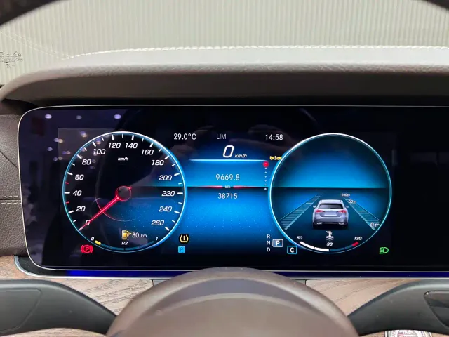 Mercedes-Benz E-Class — Фото автомобиля 4