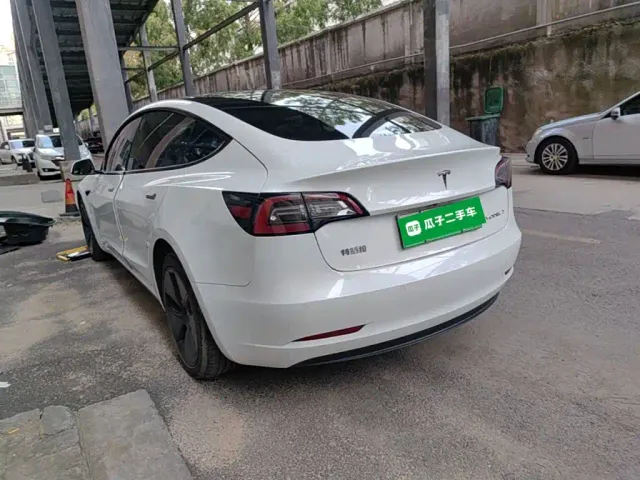 Tesla Model 3 — Фото автомобиля 4