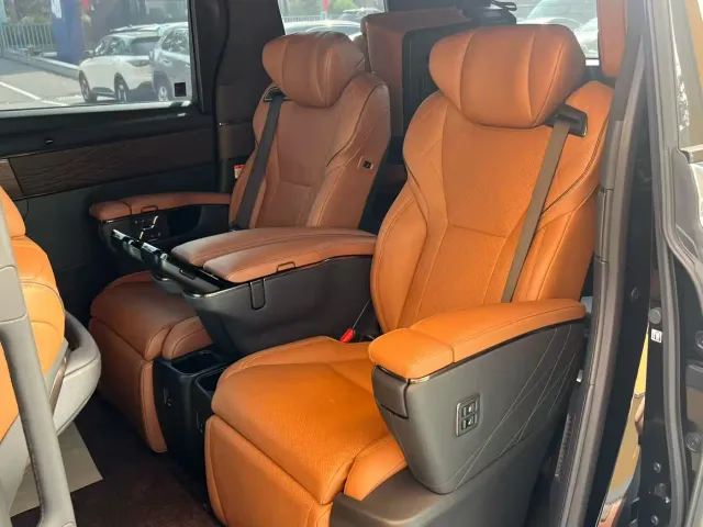 Toyota Vellfire — Фото автомобиля 8