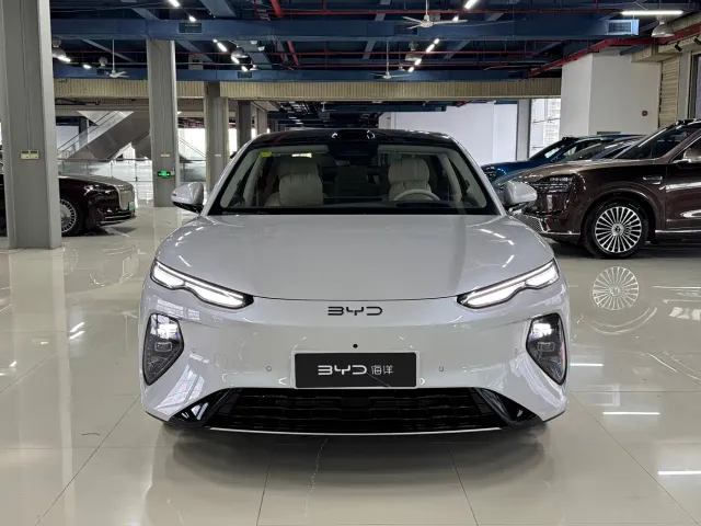 BYD Seal 08 — Фото автомобиля 2