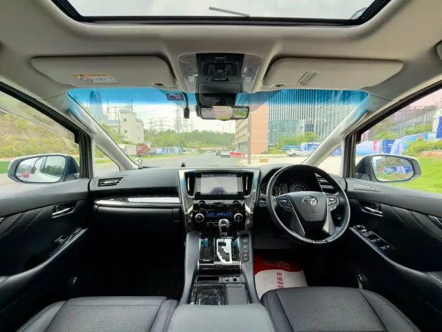 Toyota Alphard — Фото автомобиля 4