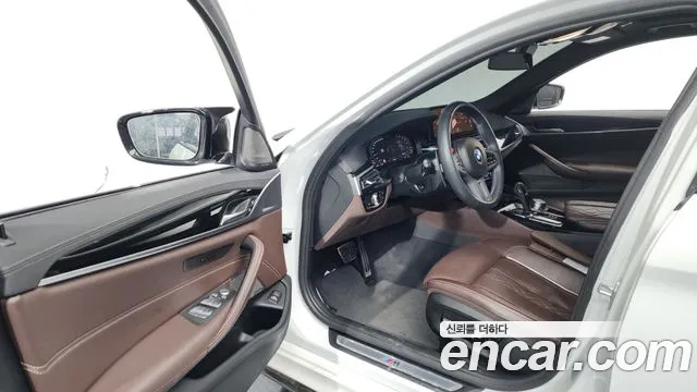 BMW 5 Series G30 — Фото автомобиля 15
