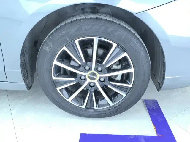Roewe i5 — Фото автомобиля 6