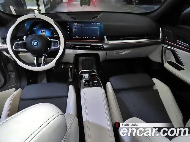 BMW iX1 U11 — Фото автомобиля 10