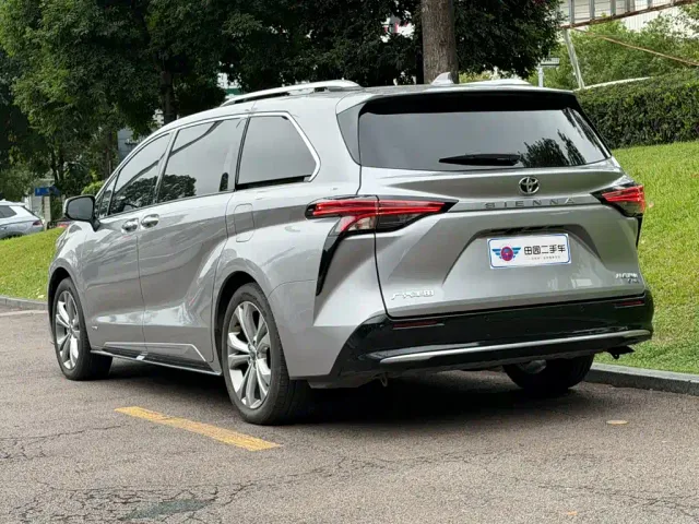 Toyota Sienna — Фото автомобиля 4