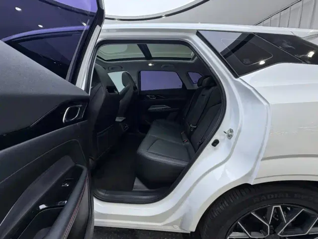 Changan Oshan Changan Oshan Z6 2022 Blue Whale 1.5T DCT Intelligent Leader — Фото автомобиля 15