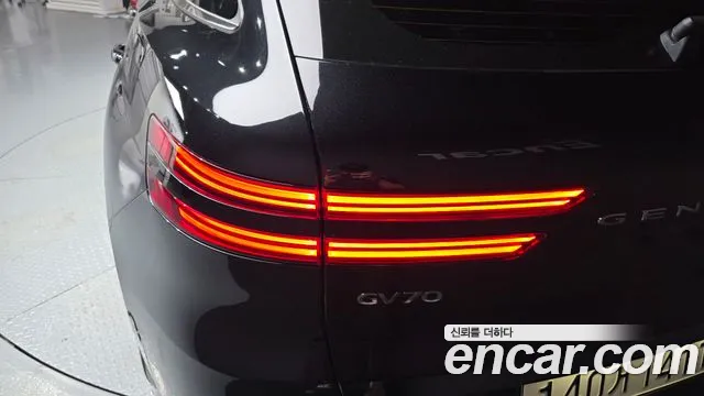 Genesis GV70 — Фото автомобиля 22