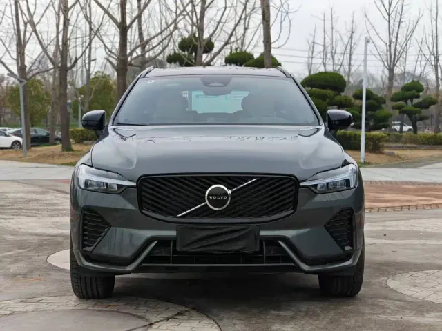 Volvo XC60 — Фото автомобиля 4