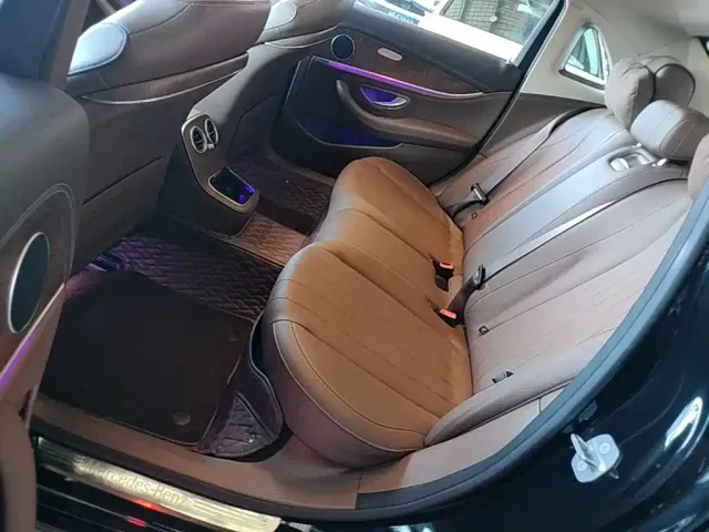 Mercedes-Benz E-Class — Фото автомобиля 16