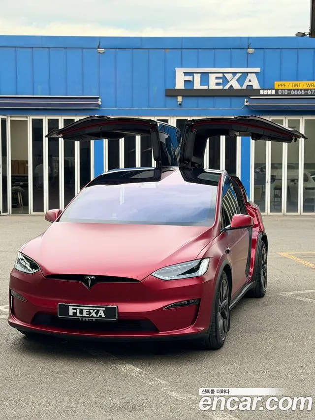 Tesla Model X — Фото автомобиля 6
