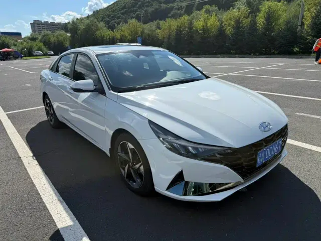Hyundai Elantra — Фото автомобиля 3