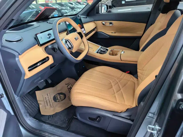 Geely Galaxy Starship 7 EM-i — Фото автомобиля 9