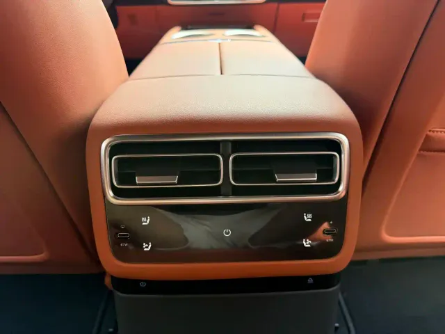 Li Auto L6 — Фото автомобиля 15