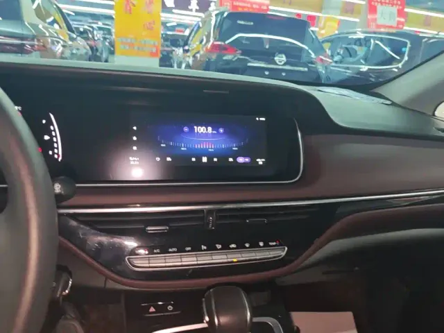 GAC Trumpchi M6 — Фото автомобиля 12