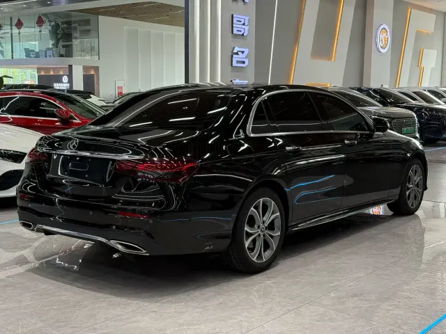 Mercedes-Benz E-Class — Фото автомобиля 7