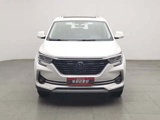 Forthing T5 — Фото автомобиля 3