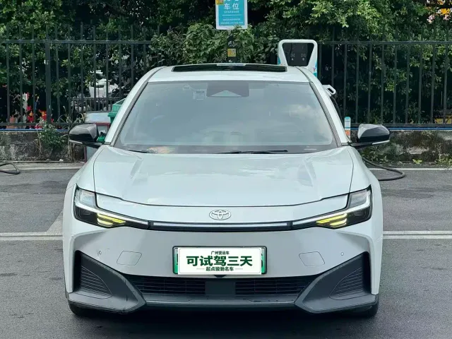 Toyota bZ3 — Фото автомобиля 2