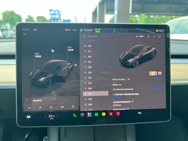 Tesla Model Y — Фото автомобиля 11