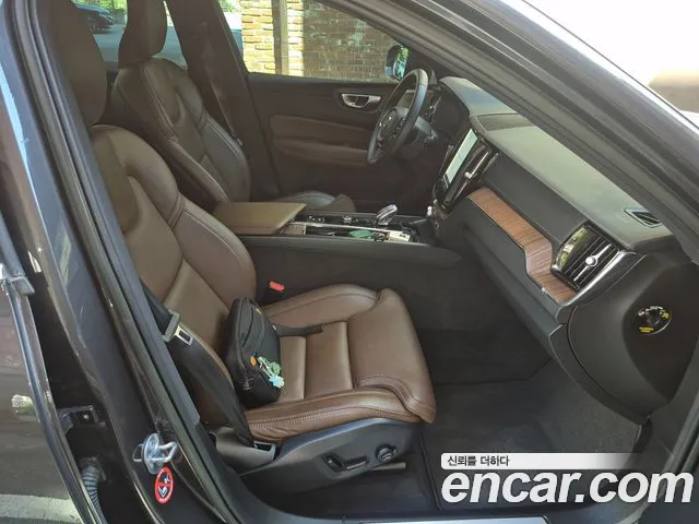 Volvo XC60 Generation 2 — Фото автомобиля 12