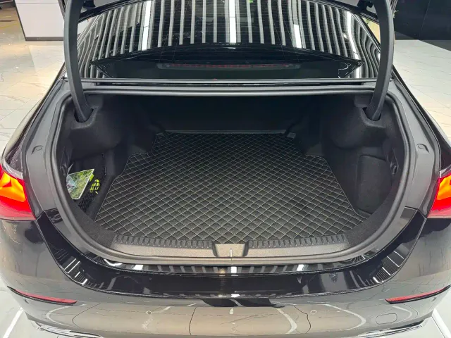Mercedes-Benz E-Class — Фото автомобиля 15