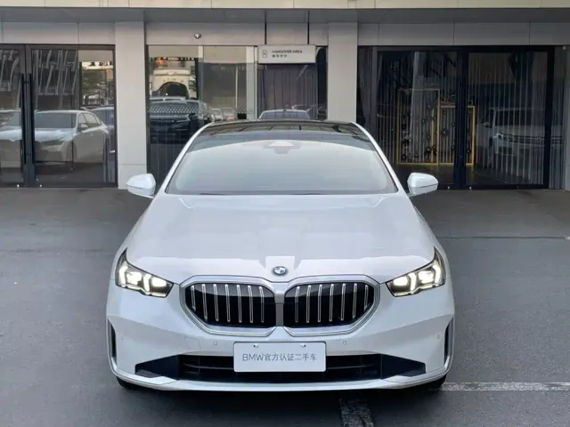 BMW BMW 5 Series 2024 525Li Luxury Package — Фото автомобиля 2
